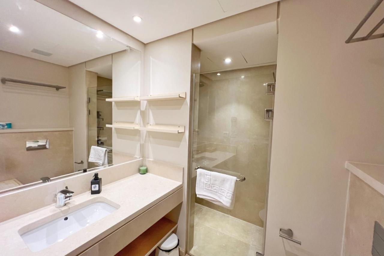 Sparky & Summery 2 Bdr Mangroovy Free & Pool Access Apartment
